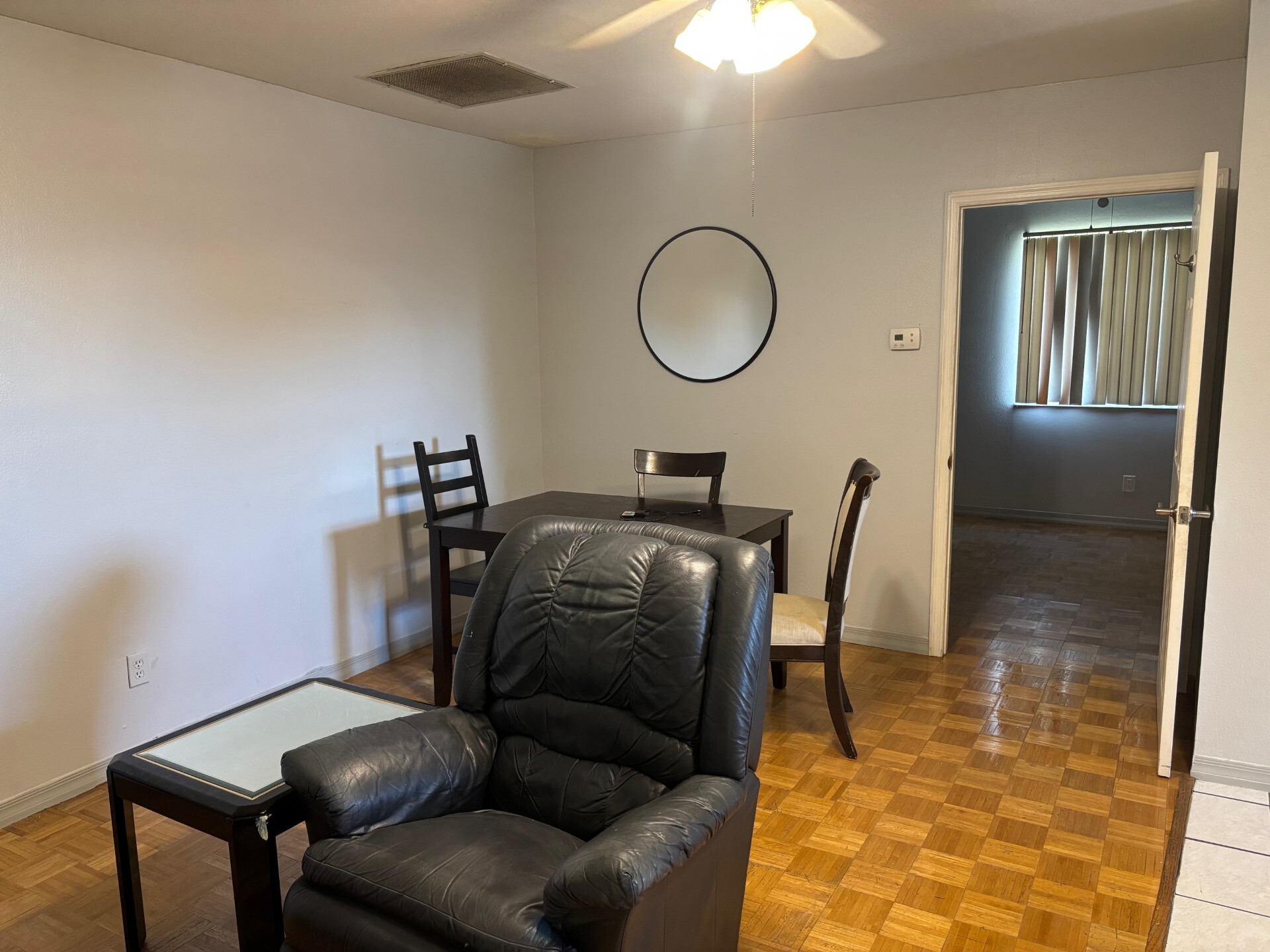 Living room - 1662 Drew St