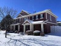 Building Photo - Beautiful 3 Bed/2.5 Bath End Unit Two-Level Townhome! Wonderful Deck off Living Room with backyar...