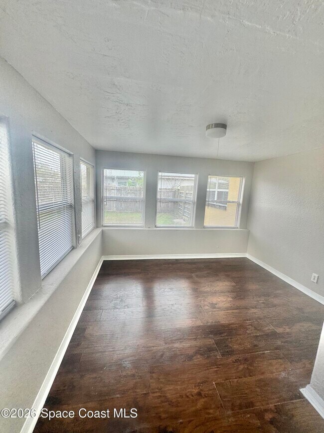 Building Photo - 2444 Victor Rd