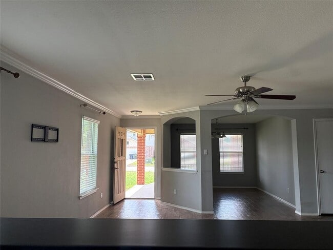 Building Photo - 1034 W South St