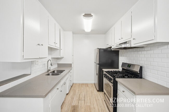 Building Photo - 7540 Hampton Ave