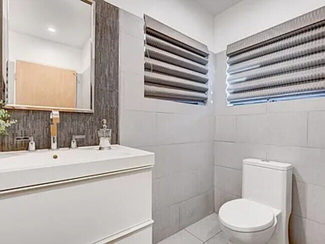 Building Photo - RARE Luxurious 3 Bedroom + Office in Hillcrest / Mission Hills