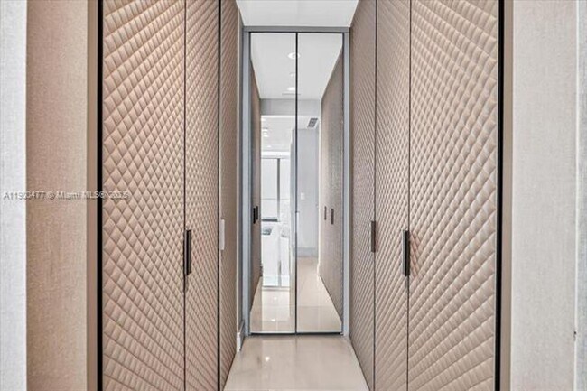 Building Photo - 17901 Collins Ave