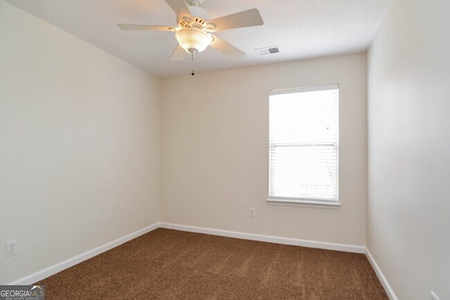 Building Photo - 2770 Lake Park Ridge W