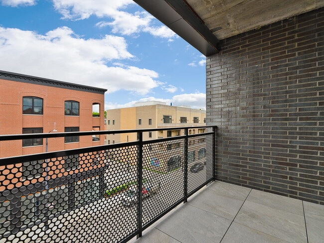 Building Photo - 3208 N Southport Ave