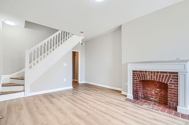 Building Photo - McCulloh