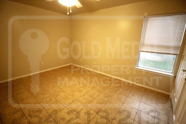 Building Photo - 3402 Hereford Ln