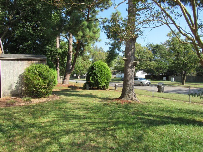 Building Photo - 800 St Denis Ct