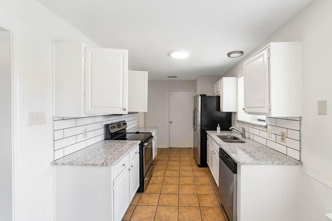 Building Photo - 1905 Lansdown Ct