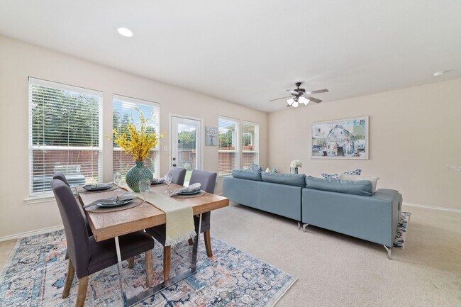 Building Photo - 14923 Tuttle Point Dr