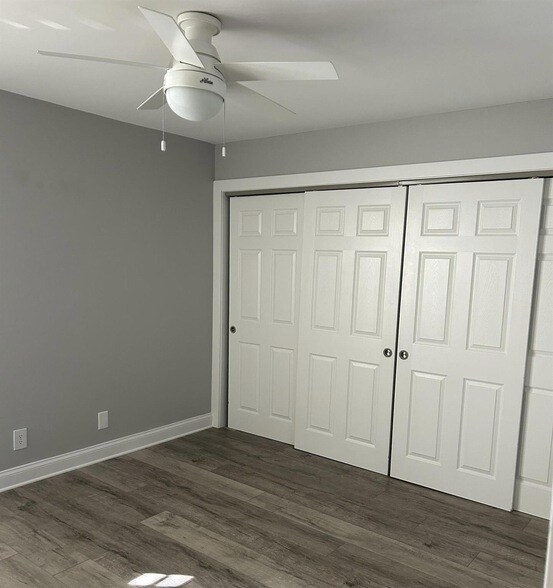 Building Photo - 7716 SE Sugar Sand Cir