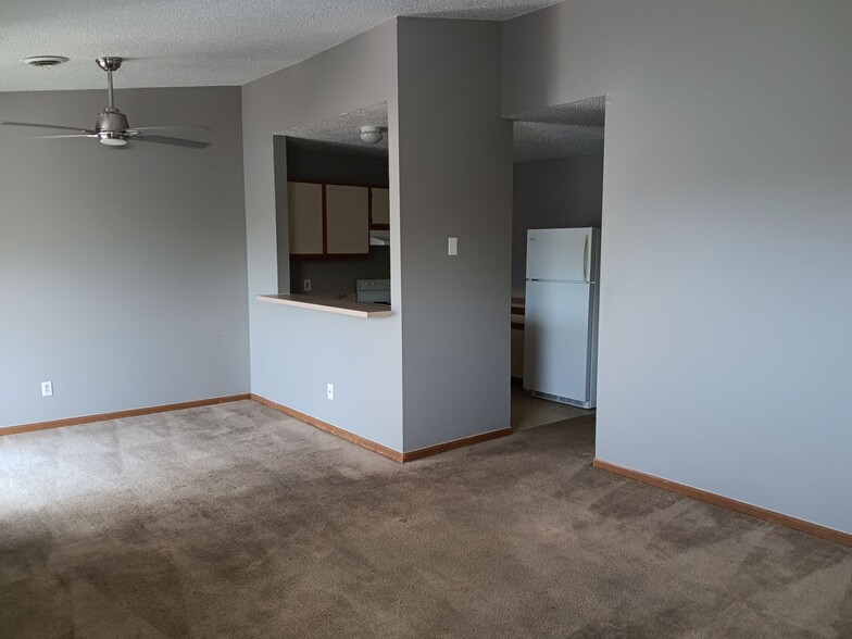 Building Photo - 461 Cedarview Ct