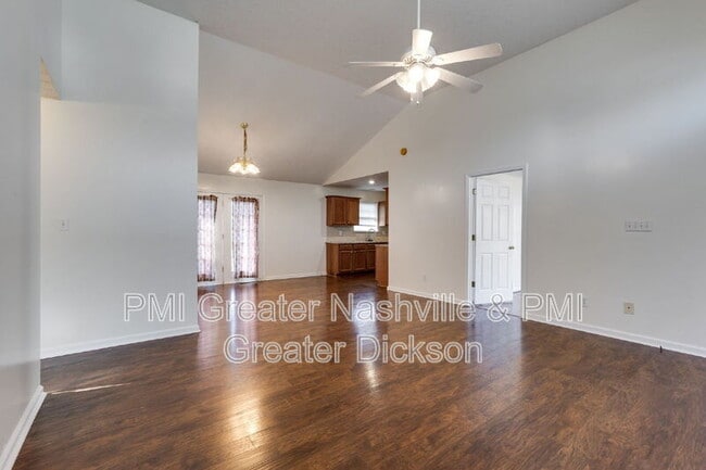 Building Photo - 175 Station Dr