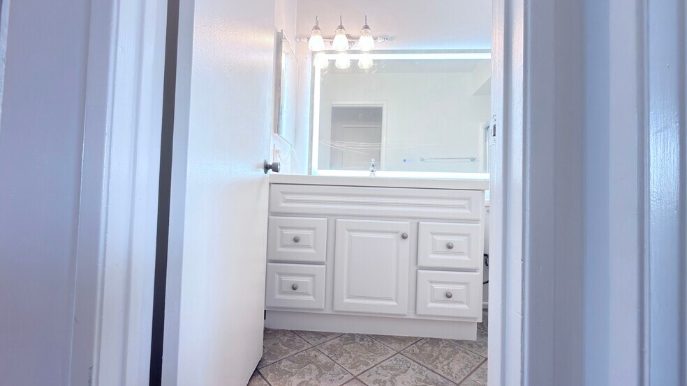 Building Photo - 20930 Parthenia St