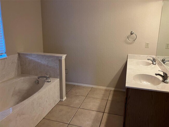 Building Photo - 7409 Potters Trail
