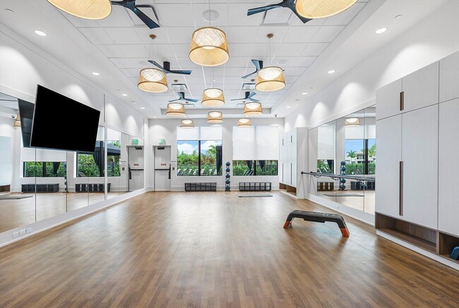 Building Photo - 8330 Essex Country Clb Dr