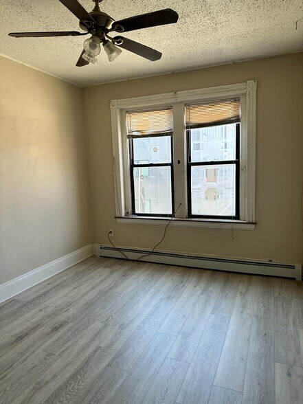 Building Photo - 5 Linden St