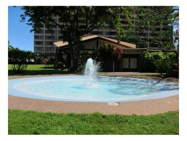 Kiddies wading fountain. - 1255 Nuuanu Ave