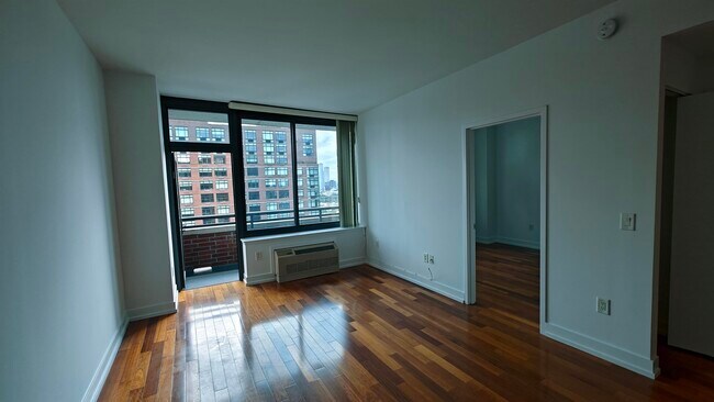 Building Photo - 389 Washington St
