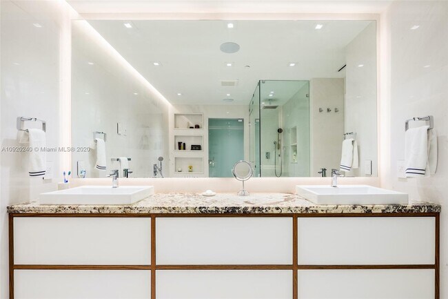 Building Photo - 360 Ocean Dr