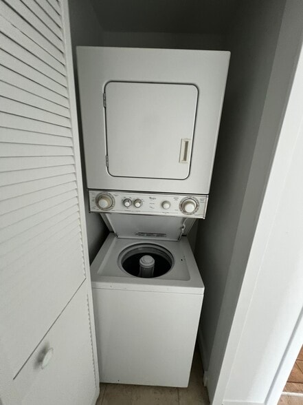 Building Photo - 1031 NW 19th Ct