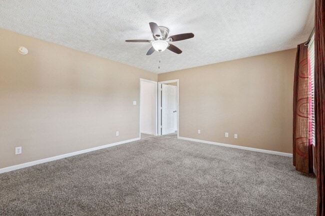 Building Photo - 1073 Bobcat Dr