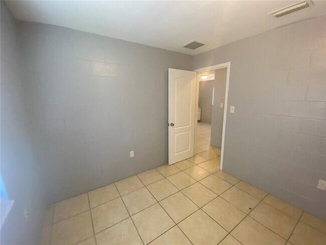 Building Photo - 1119 McNamee St