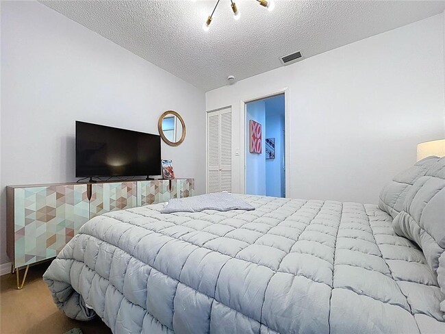 Building Photo - 4646 La Jolla Dr