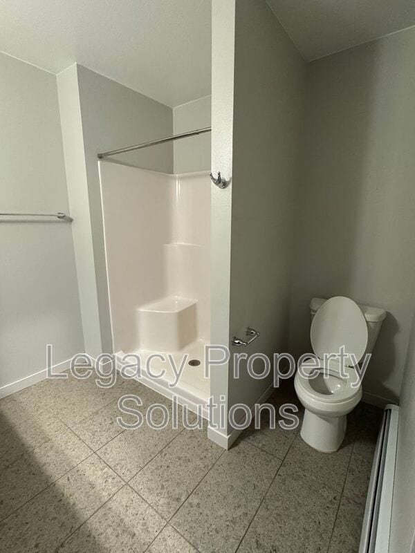 Building Photo - 202 E Greenfield Ln