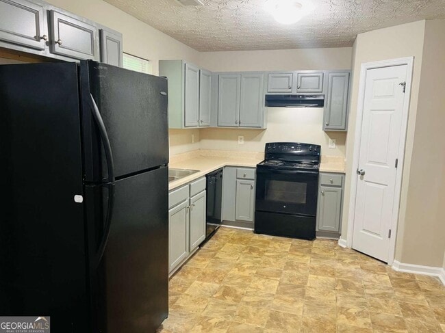Building Photo - 690 Escalade Dr