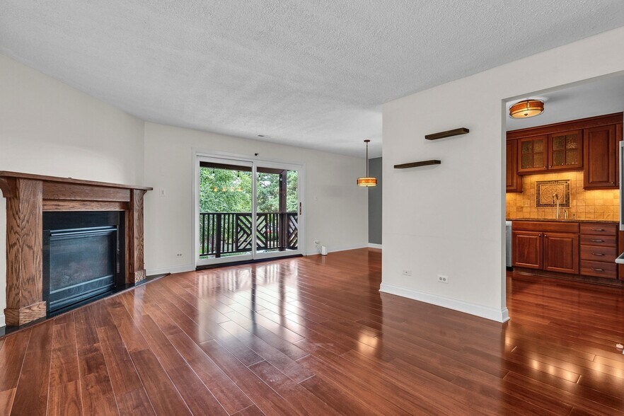Building Photo - 1719 Lakecliffe Dr