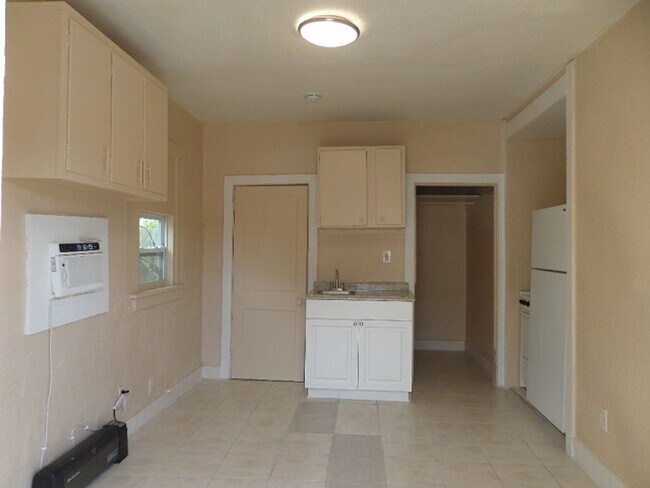 Building Photo - 317 N Highland Ave