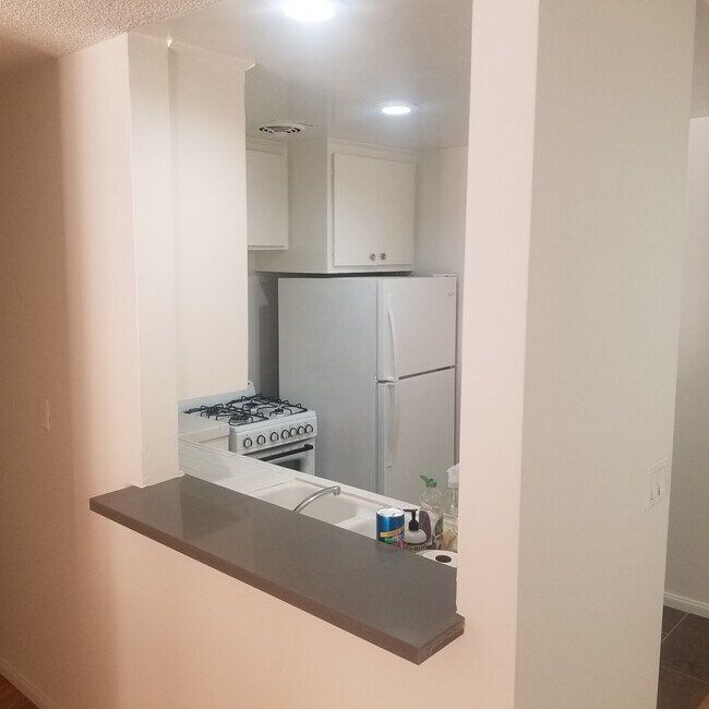 Bar Open Living Room Kitchen Layout - 1718 Federal Ave