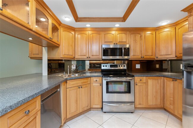 Building Photo - 2731 NE 14th Street Causeway