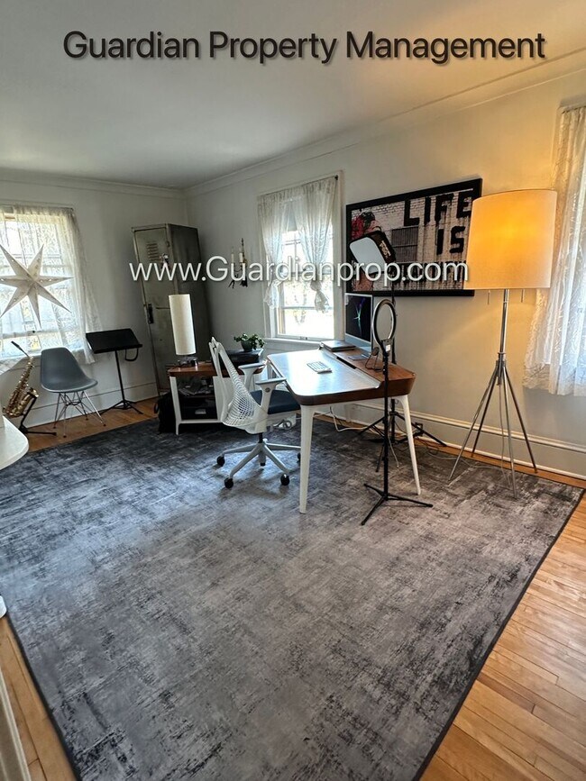 Building Photo - Lake is the Isles Single Family Home, 2 Car Garage, Dishwasher, Fenced Yard