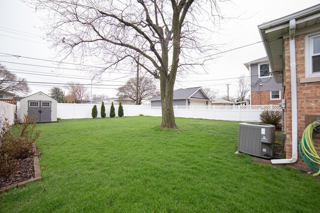 Building Photo - 4841 Lamb Dr