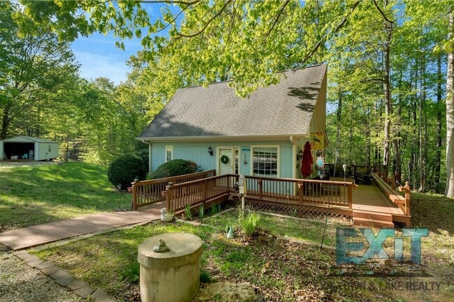 Building Photo - 4 Bedroom, 2 Bath Home Available on Kerr Lake with Private Dock