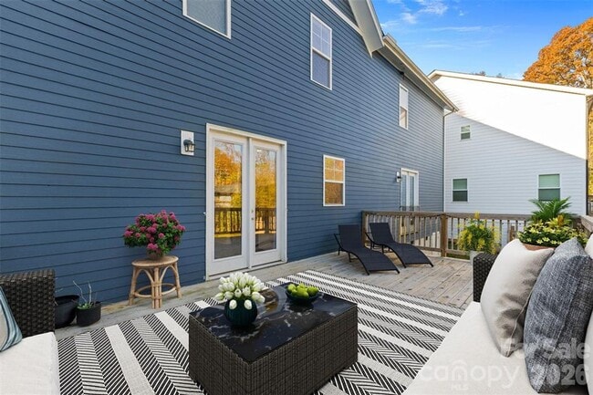 Building Photo - 712 Rodey Ave