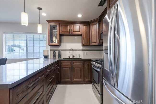 Building Photo - 1217 Elm Ave