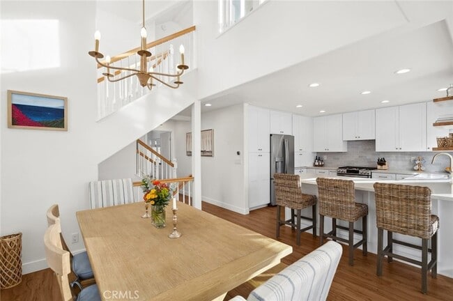 Building Photo - 409 Dahlia Ave