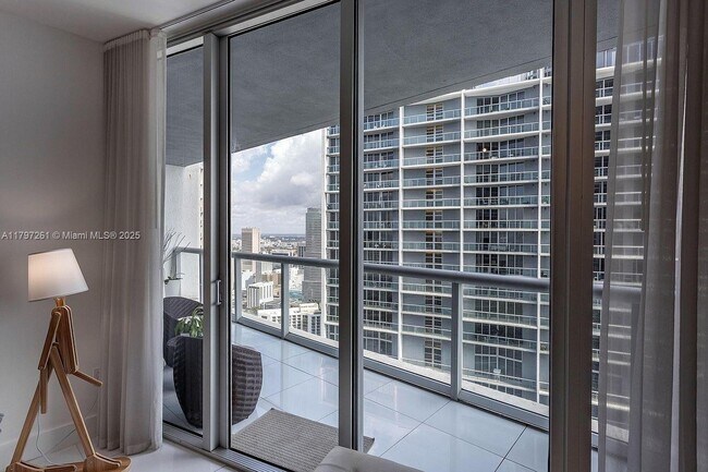 Building Photo - 495 Brickell Ave