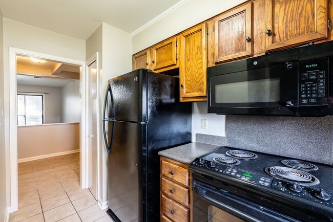 Building Photo - Updated 2 Bed / 1.5 Bath Townhouse in the Heart of Maumelle — $1,000/Month