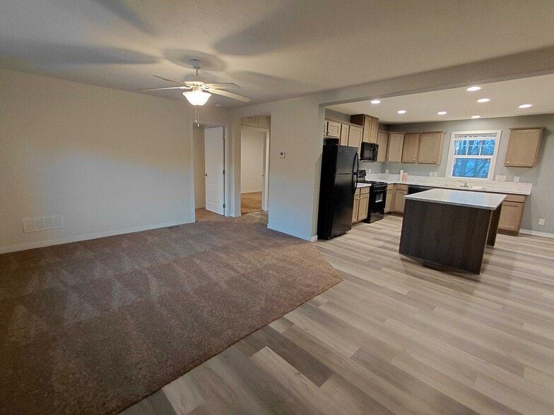 Building Photo - 2014 Gull Ln NW