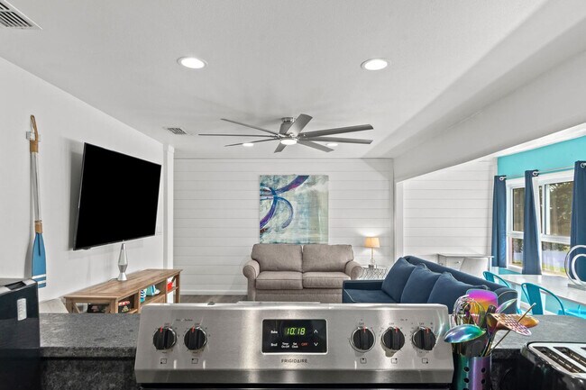 Building Photo - 4000 Gulf Terrace Dr