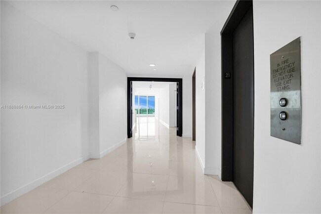 Building Photo - 900 Biscayne Blvd