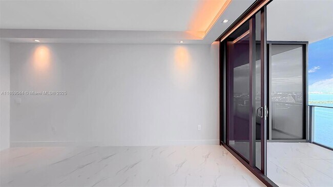 Building Photo - 700 NE 24th St