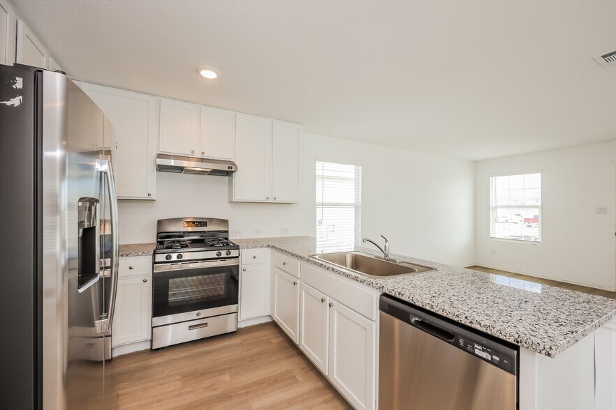 Building Photo - 14737 Southton Basin