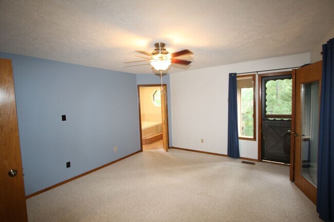 Building Photo - 4 Bedroom Eagle River Home!