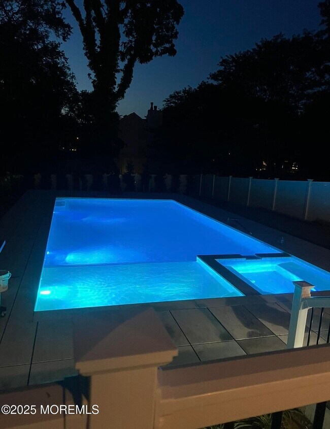 Building Photo - 373 W Park Ave