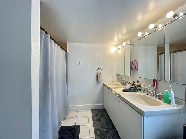 Building Photo - 416 N 31st St